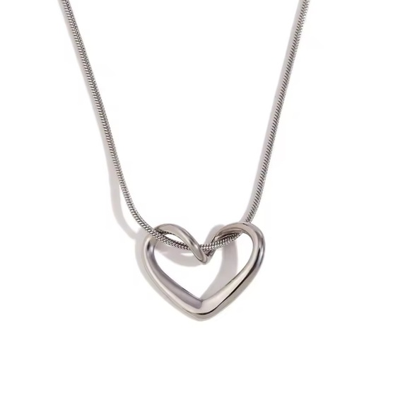 ◾️Stainless Steel Thin Heart Pendant Chain Necklace - Picture 3 of 11